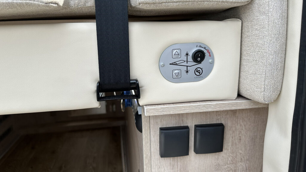 Prestavba obytného auta Iveco Daily 2023 posteľ je na elektrické ovládanie | tanjavans