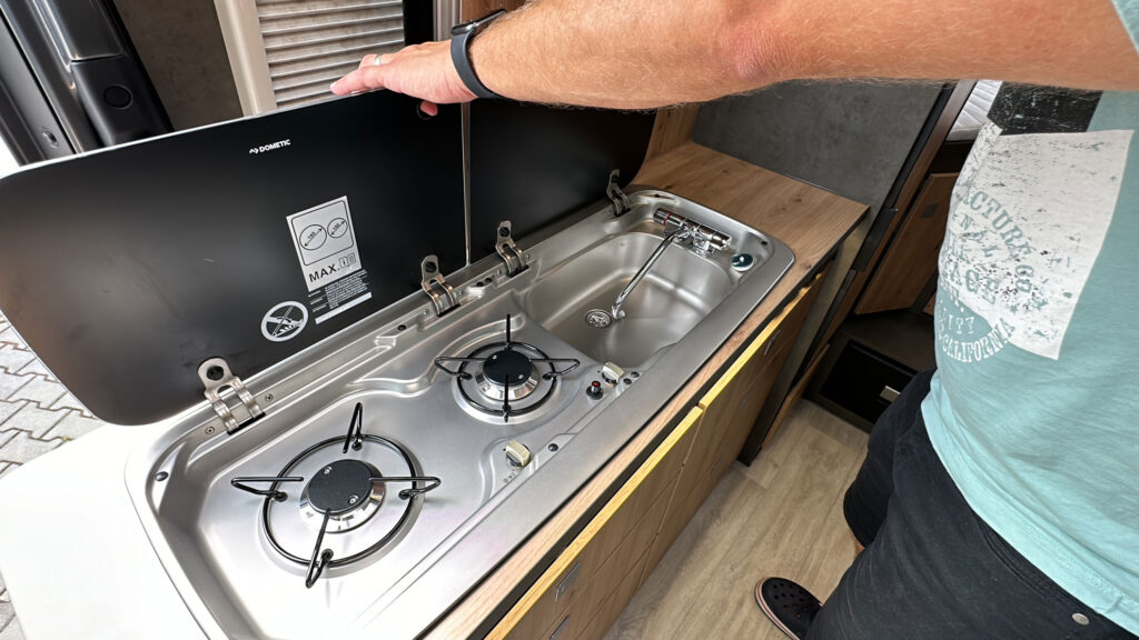 Kuchyňka v aute Mercedes-Benz Sprinter obytná prestava